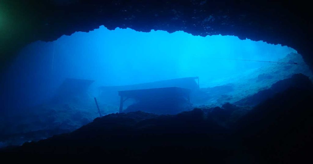 Diving in Devil's Den, Florida